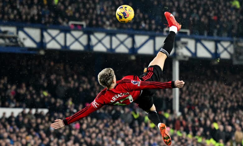 LIVERPOOL, ENGLAND - NOVEMBER 26: Alejandro Garnacho of Manchester United scores the team's first goal the Premier League match between Everton FC and Manchester United at Goodison Park on November 26, 2023 in Liverpool, England.