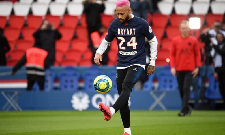 Football player Neymar sports a Kobe Bryant tribute