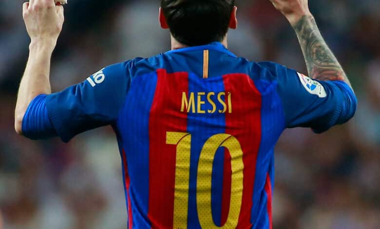 MADRID, SPAIN - APRIL 23: Lionel Messi of Barcelona (10) celebrates as he scores their first and equalising goal with team mates during the La Liga match between Real Madrid CF and FC Barcelona at Estadio Bernabeu on April 23, 2017 in Madrid, Spain.