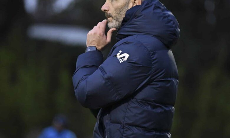 COBHAM, ENGLAND - OCTOBER 25: Head Coach Enzo Maresca of Chelsea during a training session at Chelsea Training Ground on October 25, 2024 in Cobham, England.