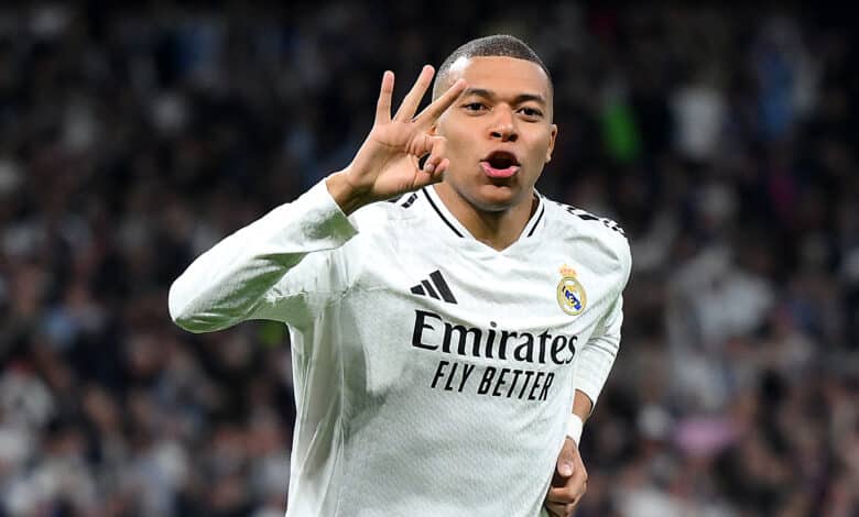 MADRID, SPAIN - FEBRUARY 19: Kylian Mbappe of Real Madrid celebrates scoring his team's third goal and his hat trick with teammate Jude Bellingham during the UEFA Champions League 2024/25 League Knockout Play-off second leg match between Real Madrid C.F. and Manchester City at Santiago Bernabeu Stadium on February 19, 2025 in Madrid, Spain.