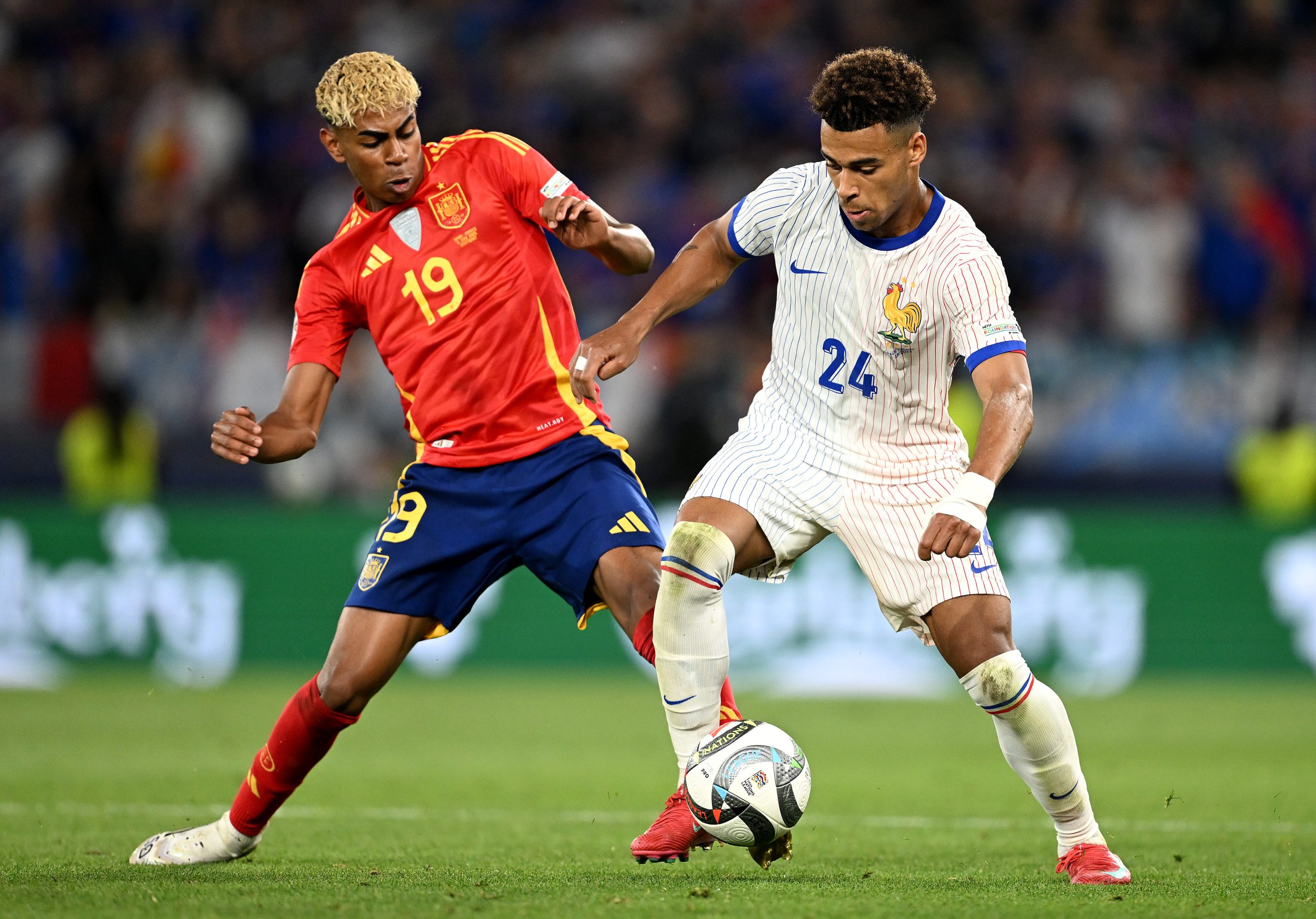 STUTTGART, GERMANY - JUNE 05: Desire Doue of France is challenged by Lamine Yamal of Spain during the UEFA Nations League 2025 semifinal match between Spain and France at Stuttgart Arena on June 05, 2025 in Stuttgart, Germany