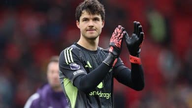 MANCHESTER, ENGLAND - OCTOBER 4: Senne Lammens of Manchester United applauds the home fans after the Premier League match between Manchester United and Sunderland at Old Trafford on October 4, 2025 in Manchester, England.