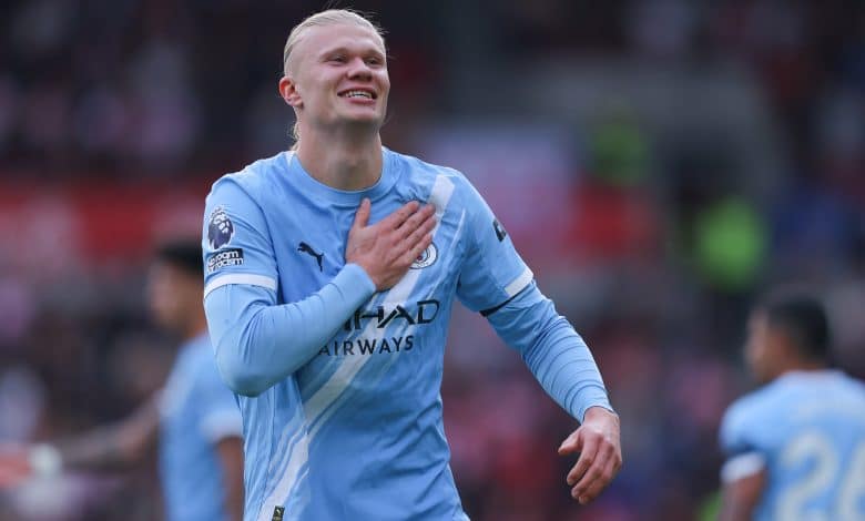 BRENTFORD, ENGLAND - OCTOBER 05: Erling Braut Haaland of Manchester City celebrates after scoring their side's first goal during the Premier League match between Brentford and Manchester City at Gtech Community Stadium on October 05, 2025 in Brentford, England.